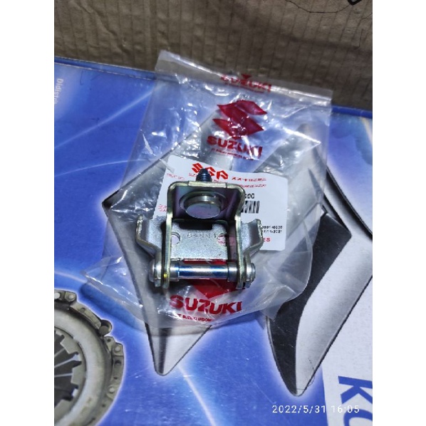 Engsel Atas Pintu Bagasi  Ertiga Lama Original SGP