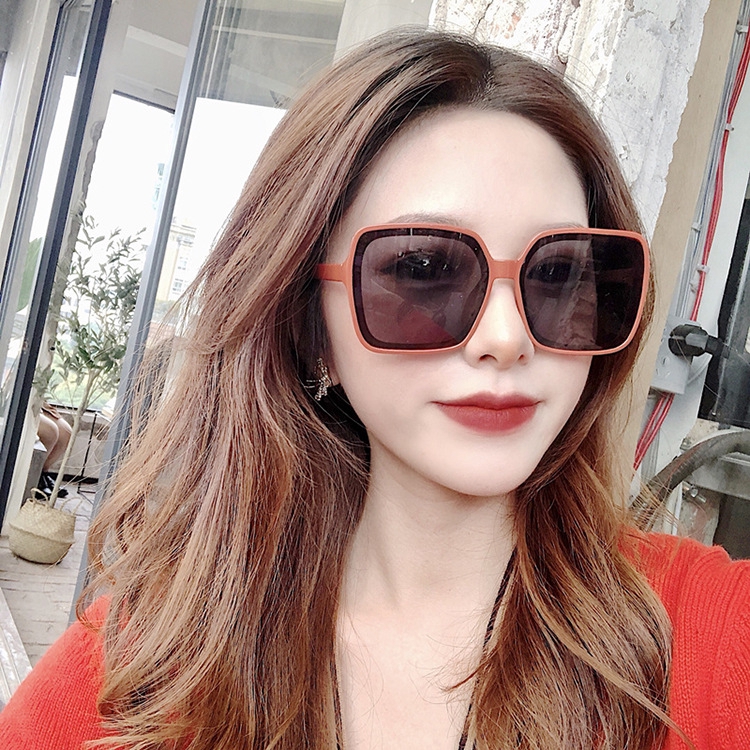 2022 Kacamata Hitam Wanita Model Retro Frame Kotak Besar