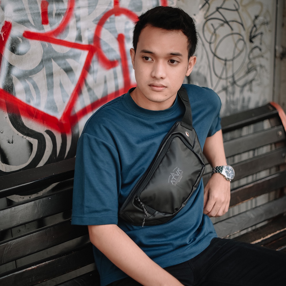 FORCE BLACK ORIGINAL x ATVA Tas Selempang Hitam Casual Pria Waterproof Waistbag Jalan Santai Main Hangout Nongkrong Waist Bag Distro Remaja Dewasa Daily Simple Sling Bag Premium Mini Slingbag Tas Slempang Outdoor Kecil Pinggang Bahu Dada Terbaru Kekinian