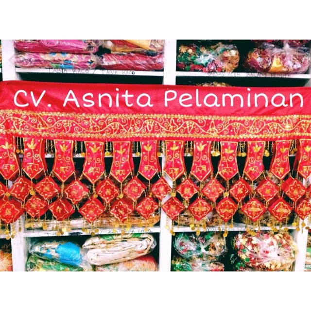 tirai pelaminan jurai ondas cencang benang emas dekorasi pelaminan adat padang