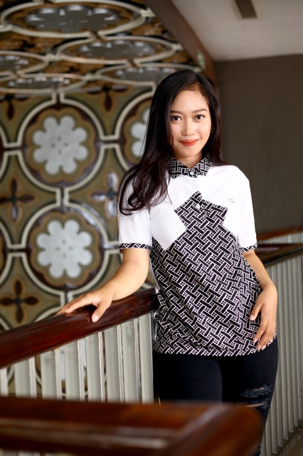 Loyal Kaos Polo Batik Putih Modern Wanita M L XL XXL