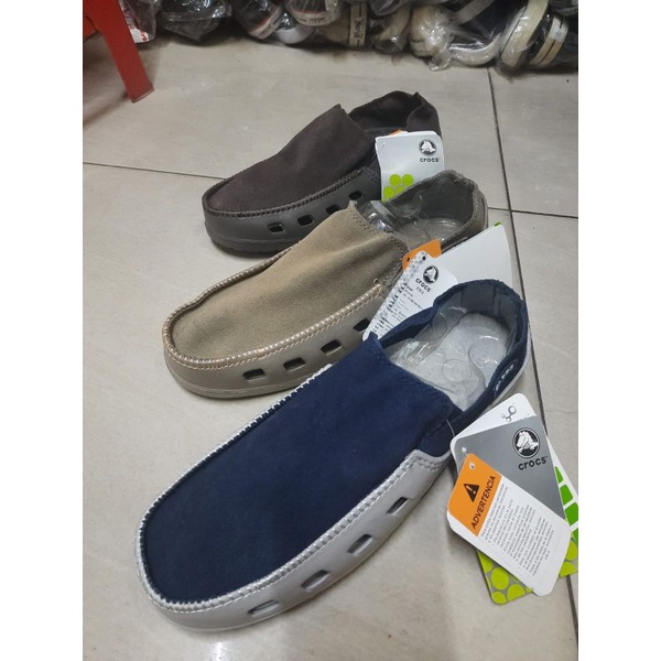 Crocs sepatu santai kulit suede