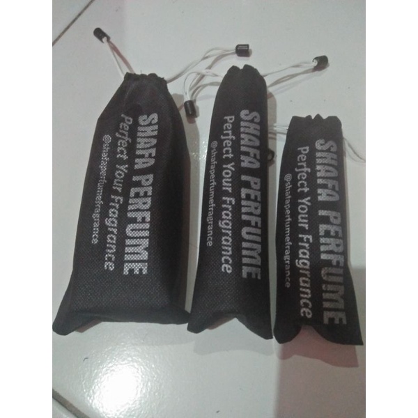 

kantong parfum ( sablon bahan spunbond ) isi 1 box 400pcs ukuran 35,55,100 ml.