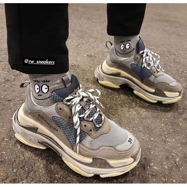 sepatu sport balenciaga