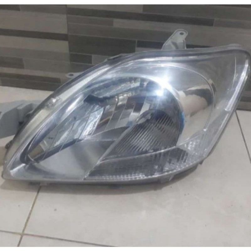 Headlamp lampu depan Toyota vios HID tahun 2010