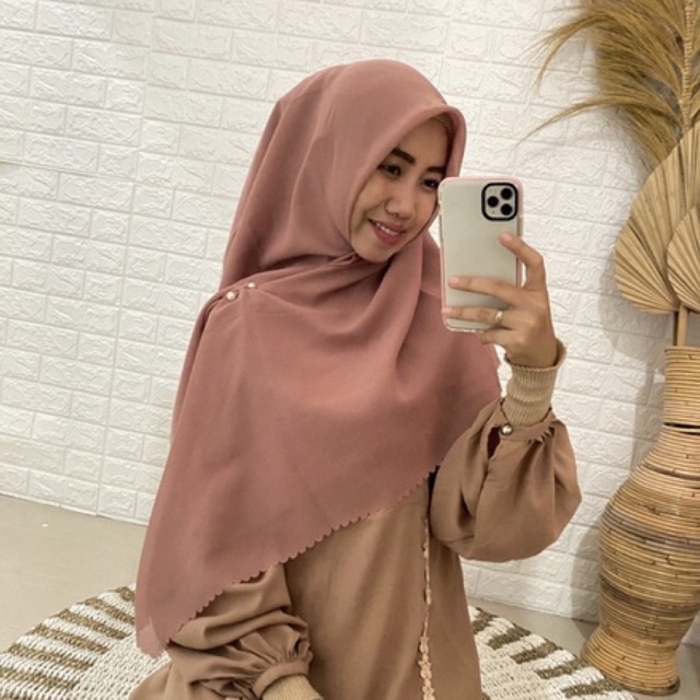 [PROMO] hijab bella laser cut JUMBO 130x130/ Kerudung Segi empat laser JUMBO / Jilbab Warna Terlengkap Model Laser Cut di Pinggir Kain - afifah_id_store