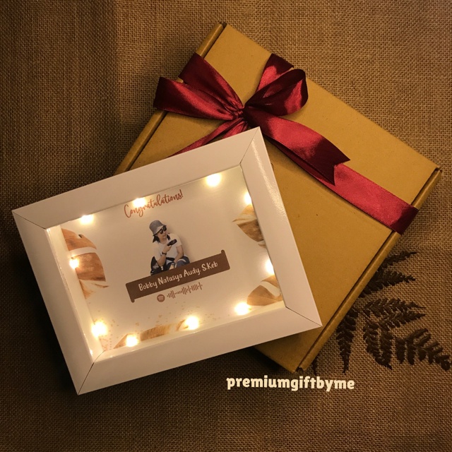 [BOX PREMIUM+BUBBLE] Frame Spotify 2D 3D 5R LED Kado Ultah Hadiah Pernikahan Gift Paket Wisuda Ulang Tahun Tunangan Kelahiran Hampers Premium Murah Unik Estetik Aesthetic Sahabat Pacar Istri Bayi Anak Box Figura Pigura Lampu