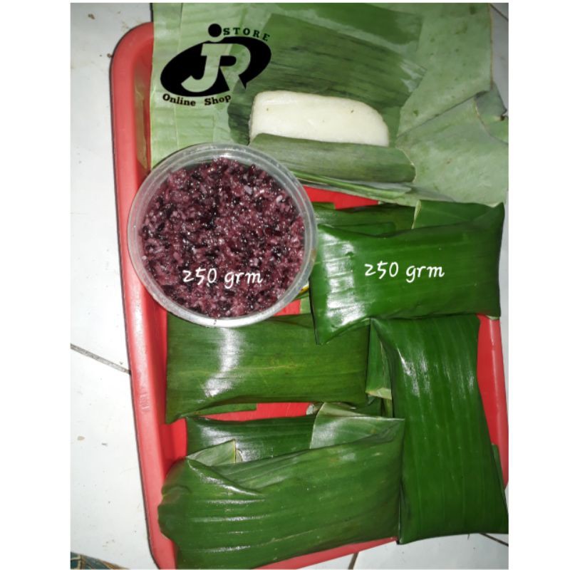 

Jual makanan khas betawi-tape uli ketan-paket 1 pasang tape dan uli ketan 500 grm