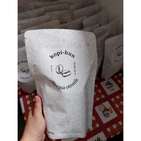 

kopi robusta khas Pontianak, di buat secara tradisional dengan cita rasa otentik 500gr