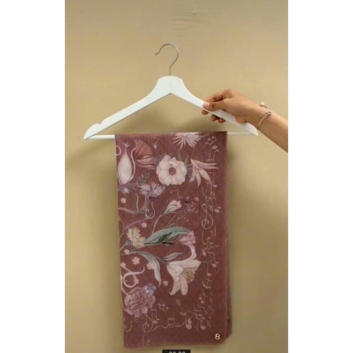 The nada series scarf Buttonscarves x Indahnadapuspita warna Gis(mauve)
