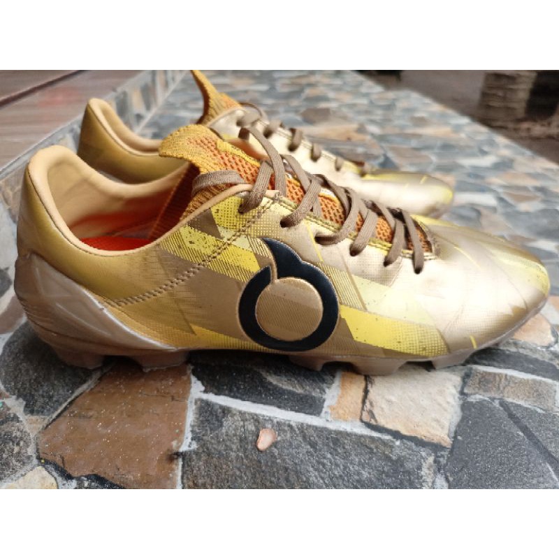 sepatu bola second ortus catakyst therion fg
