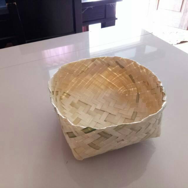 

[ Halodul ] Besek bambu 18x18(sepasang)