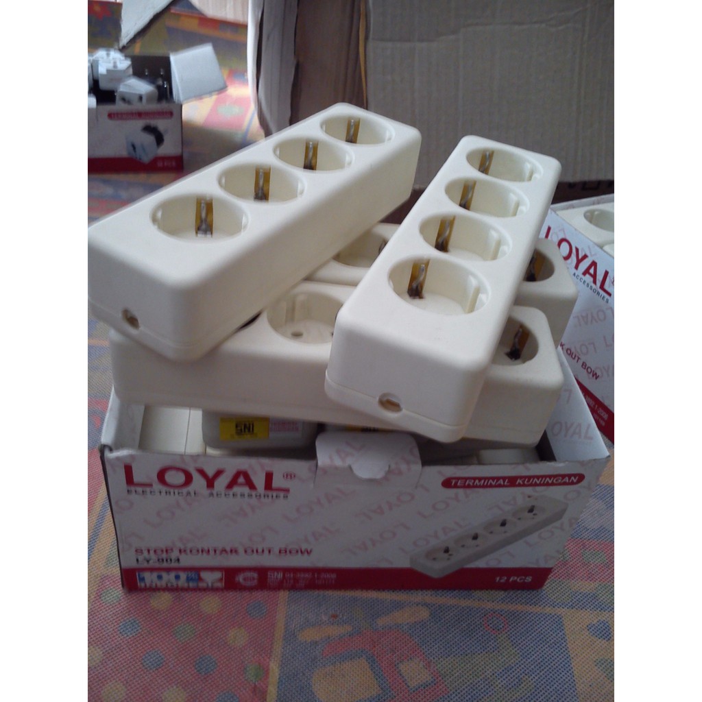 STOP KONTAK ARDE 4 LUBANG LOYAL