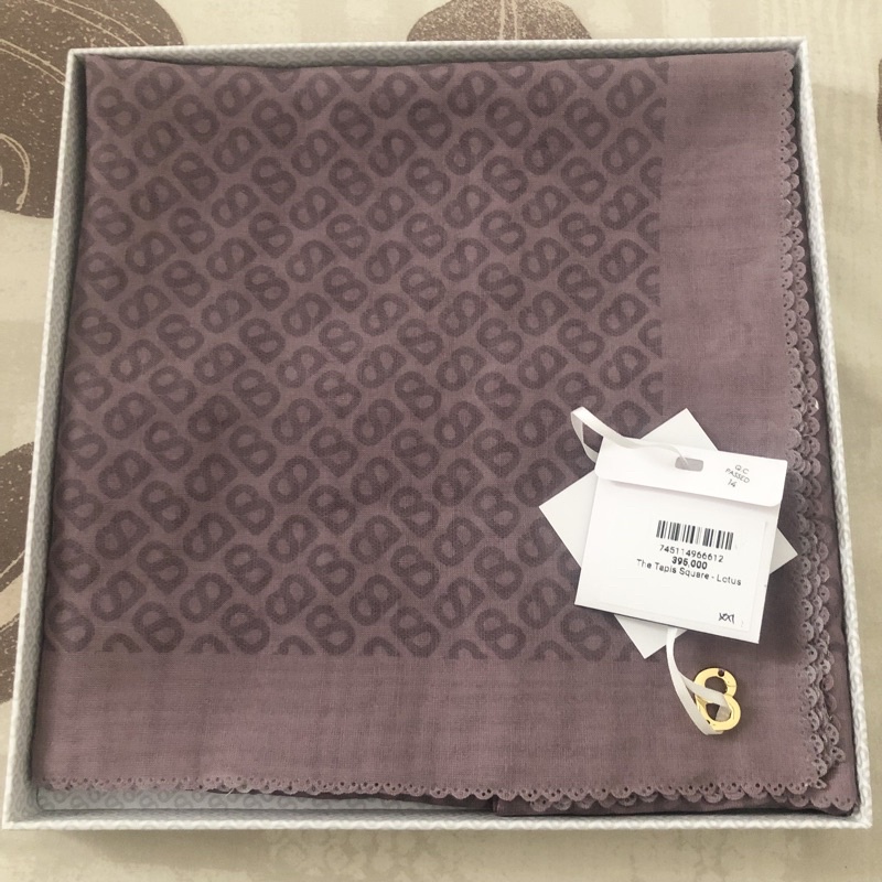 New Buttonscarves Tapis Lotus