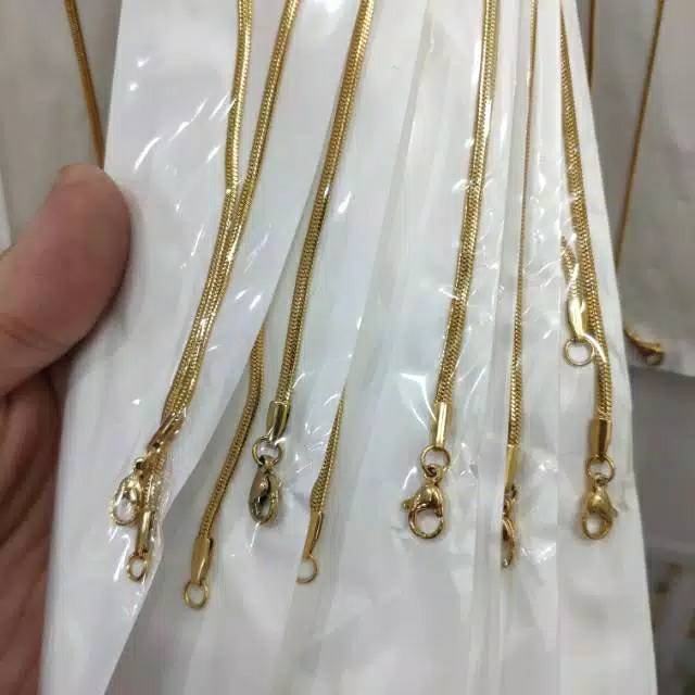 Kalung titanium pipih 60cm warna emas