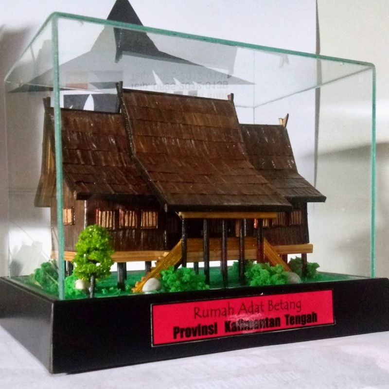 Miniatur Rumah Adat Betang - Kalimantan Tengah