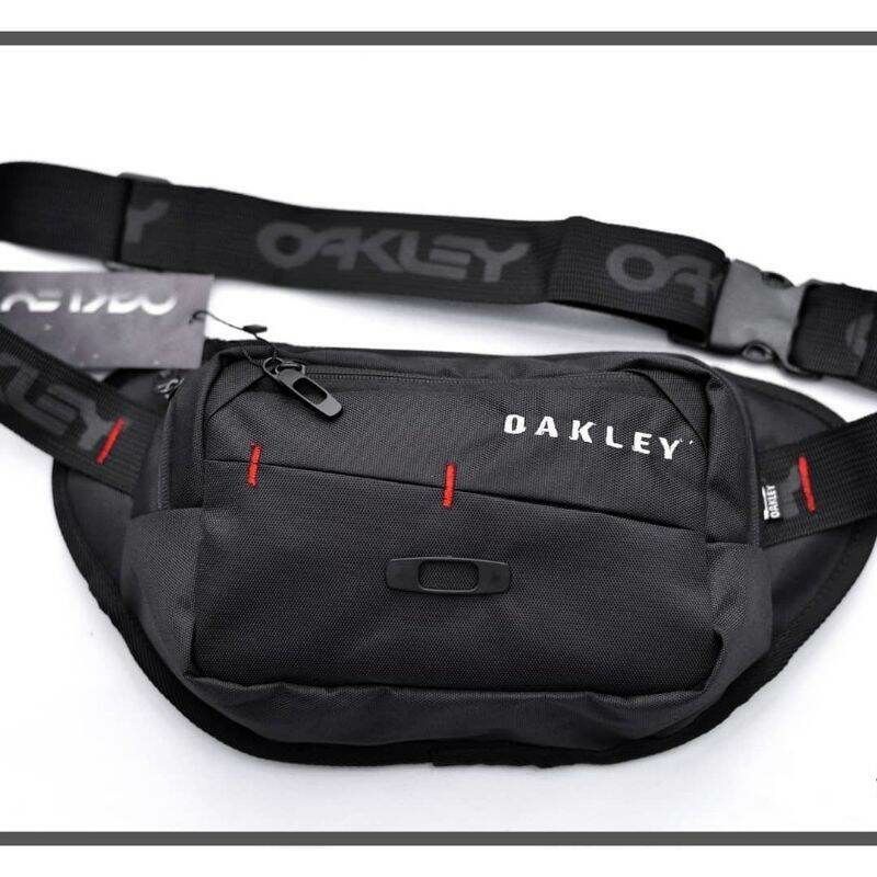 TAS OAKLEYY TAS SELEMPANG OAKLEYY WAISTBAG OAKLEYY LOGO BESI