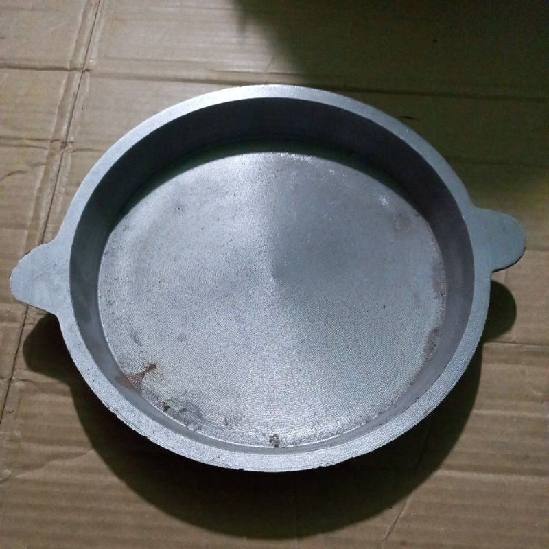 loyang martabak bangka berbahan besi cor tebal. diameter 22-24Cm