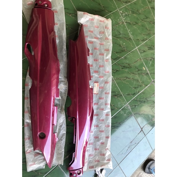 cover body belakang yamaha f1zr vega warna ungu merah maroon original