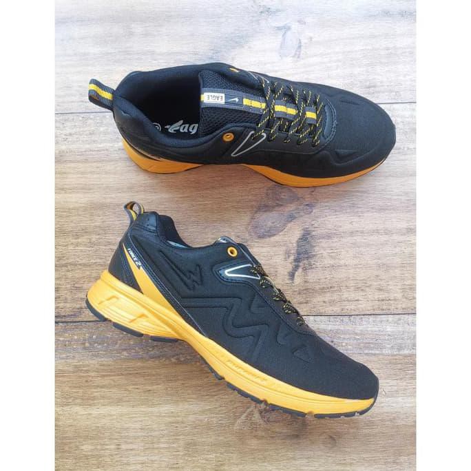 Sepatu Olahraga Lari Pria EAGLE FORCE 2 Running Shoes for Men - Abu Merah, 38