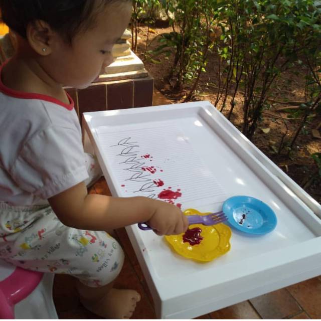 

Meja montessori, meja pasir