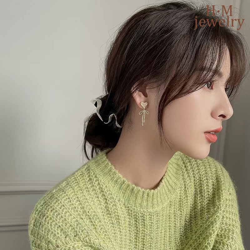 Anting Bentuk Hati Asimetris Warna Putih Gaya Perancis Untuk Wanita