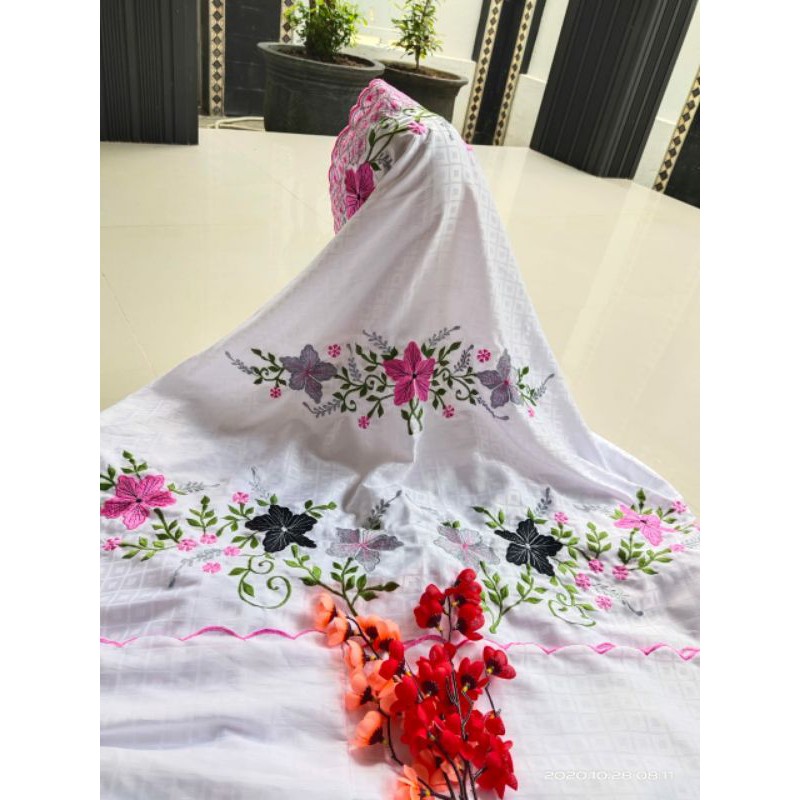 Mukena bordir terusan/lajuranBahan SEMI SUTRA
