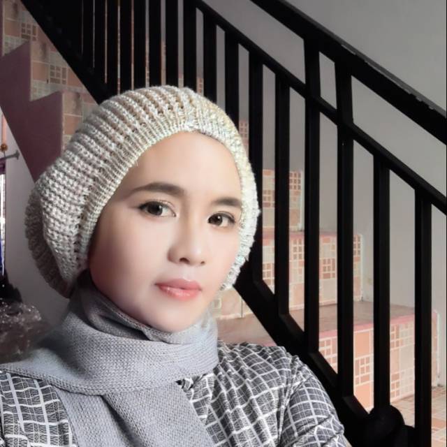 Kupluk  wanita dewasa/kupluk besar rajut