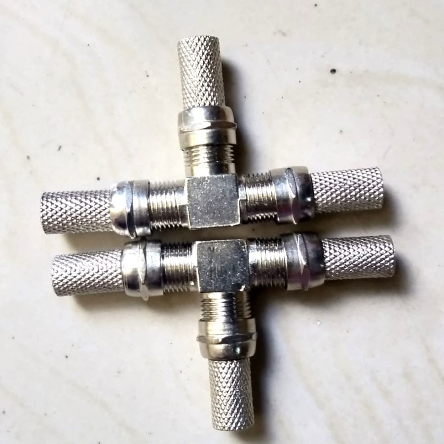 SAMBUNGAN KABEL ANTENA ( T conector )
