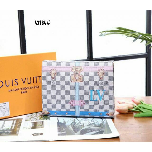 LOUIS VUITTON POCHETTE VOYAGE HANDBAG