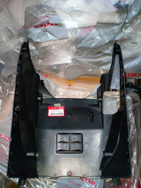 cover under assy dek kolong bawa vario 125 fi kzr 6434A-KZR-600ZB original Honda