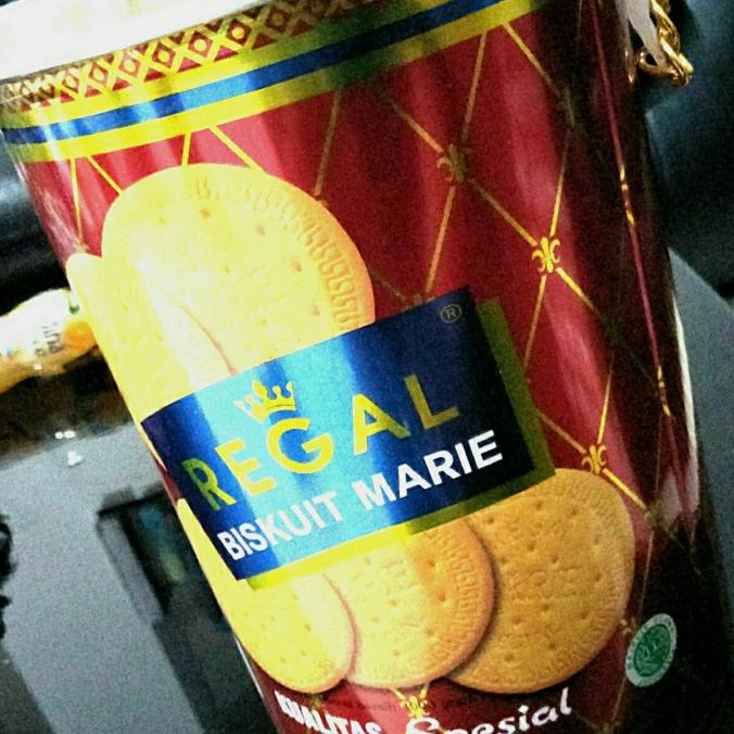

monggo] biskuit marie regal kaleng spesial 1000mg