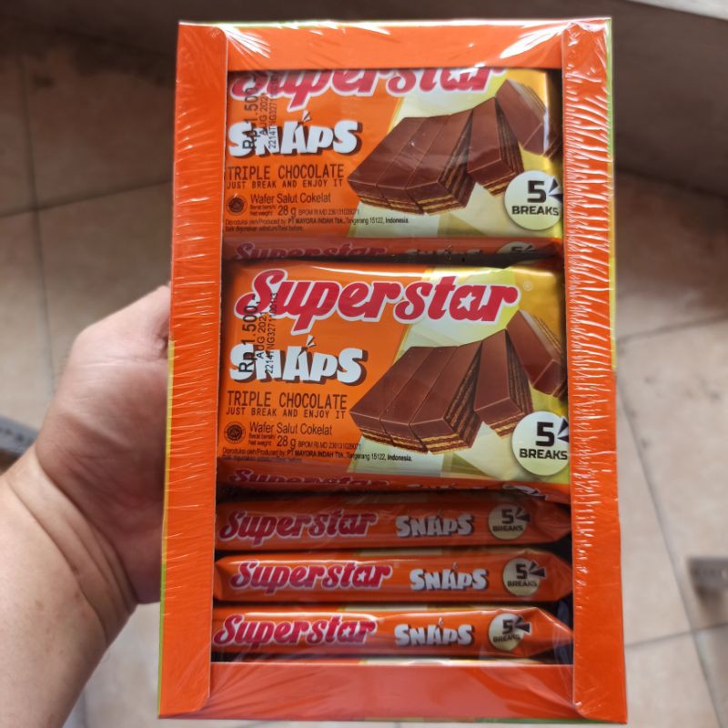 

Superstar Snaps Wafer Salut Cokelat Triple Chocolate 5 Break