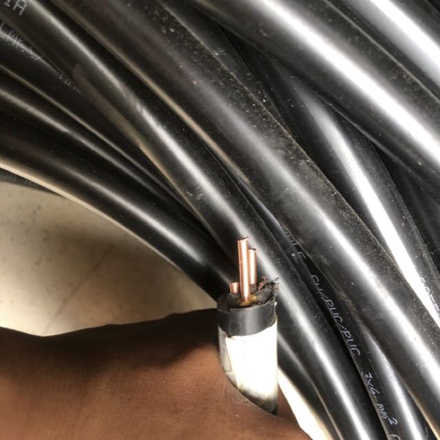 Kabel nyy 3x4 merk supreme hitam per meter