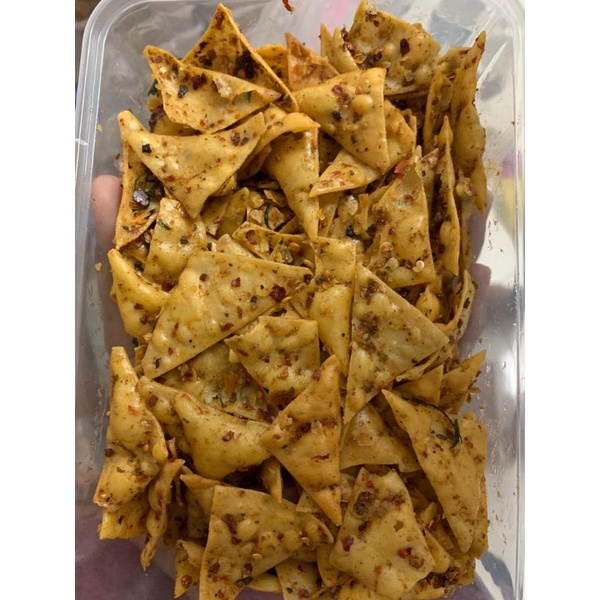 

keripik pangsit pedas // snack pedas
