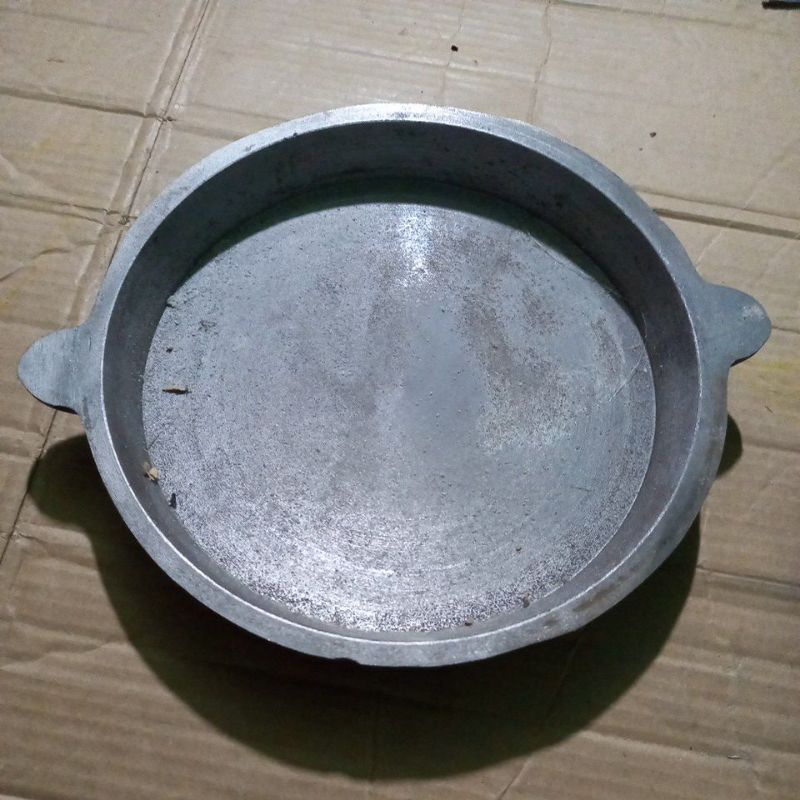 loyang martabak bangka berbahan besi cor tebal. diameter 24-26Cm