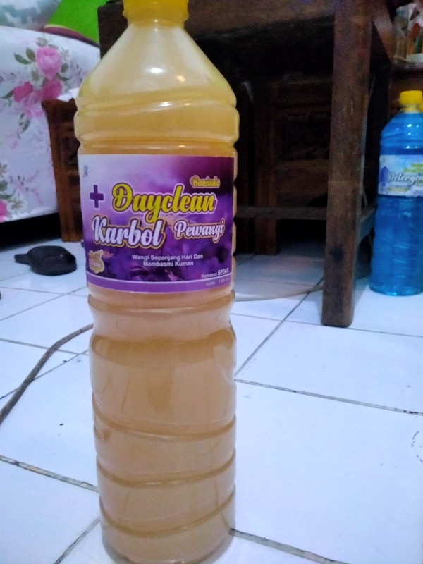 Karbol Pembersih Lantai Disinfektan Anti Serangga Murah 1,5liter
