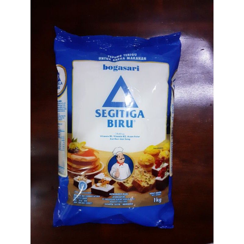 

Tepung Terigu Segitiga Biru Premium 1kg / Segitiga Biru Bogasari