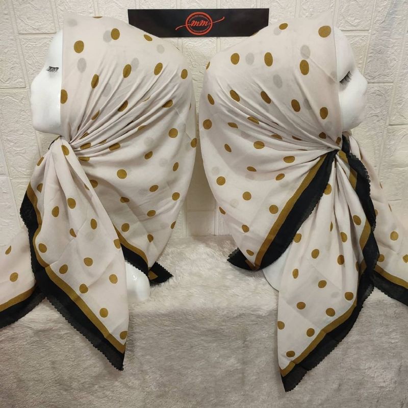 Hijab/Kerudung segi empat voal motif polkadot
