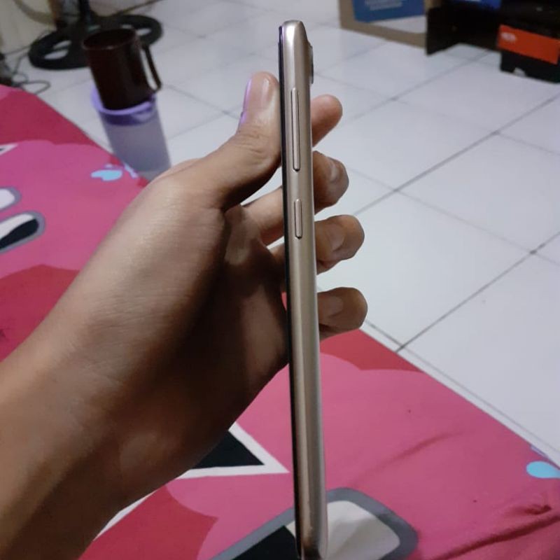 Handphone Asus zenfone live l1 Ram 3/32 GB SECOND Nego