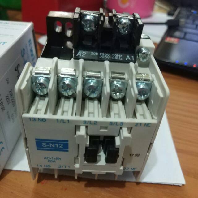 Kontaktor SN-12 coil 220v merk Ewig