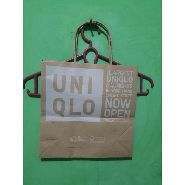 

paperbag uniqlo small edisi terbaru preloved.