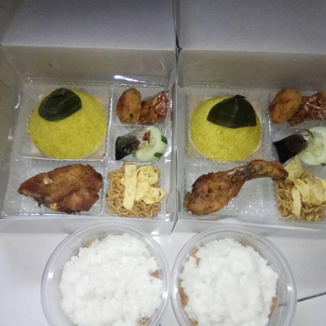 

Paket Nasi Tumpeng Mini dan bubur merah putih