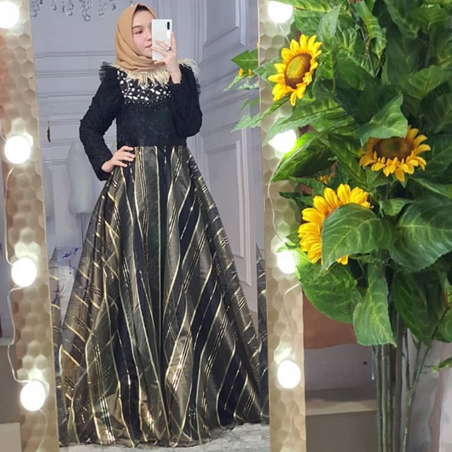 Black Gold Dress Premium