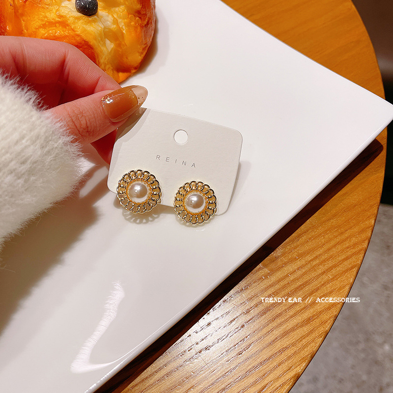 Anting Bentuk Lingkaran Aksen Mutiara Bahan S925 Silver Gaya Retro Korea Untuk Perhiasan