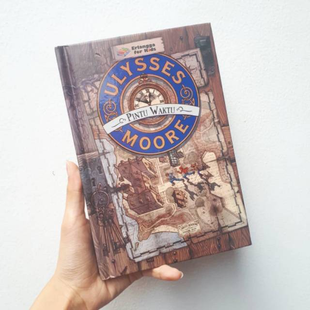 Buku Series Ulysses Moore "Pintu Waktu" by Pierdomenico Baccalario