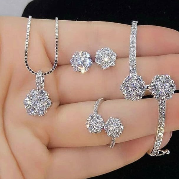 Satu Set Perhiasan Titanium, MEWAH &amp; ELEGAN, Kalung, Anting, Cincin, Gelang Wanita Anti Karat, Anti Alergi, Tahan lama, JAMIN 100% Kualitasnya, JAMIN REAL PIC, COD Gratis Ongkir, Set Aksesoris Wanita isi 4 Silver