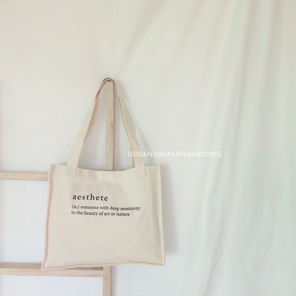 Tote Bag Kanvas dengan Desain Square Aesthetic Gaya yang Memikat untuk Aktivitas Anda!