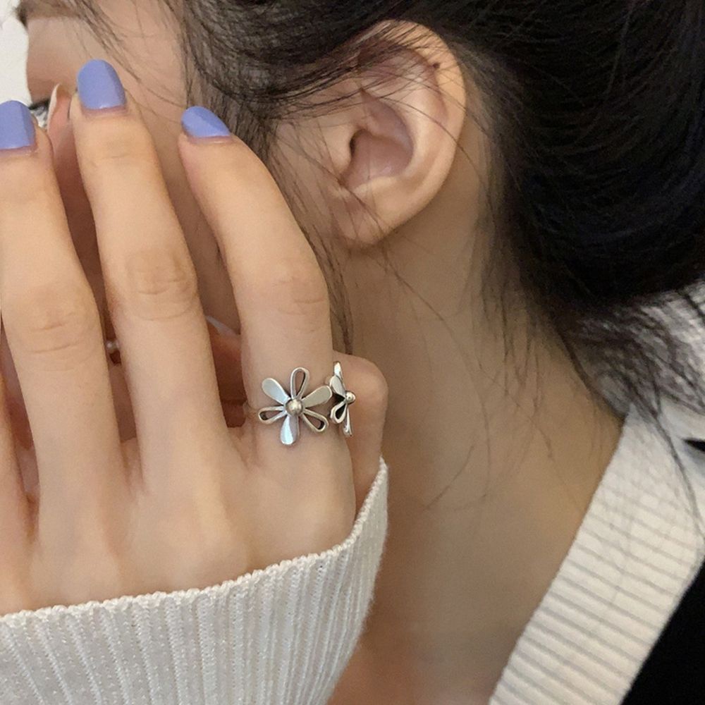 Cincin Jari Telunjuk Model Terbuka Bentuk Bunga Tidak Teratur Bahan Logam Alloy Gaya Retro Korea Untuk Wanita