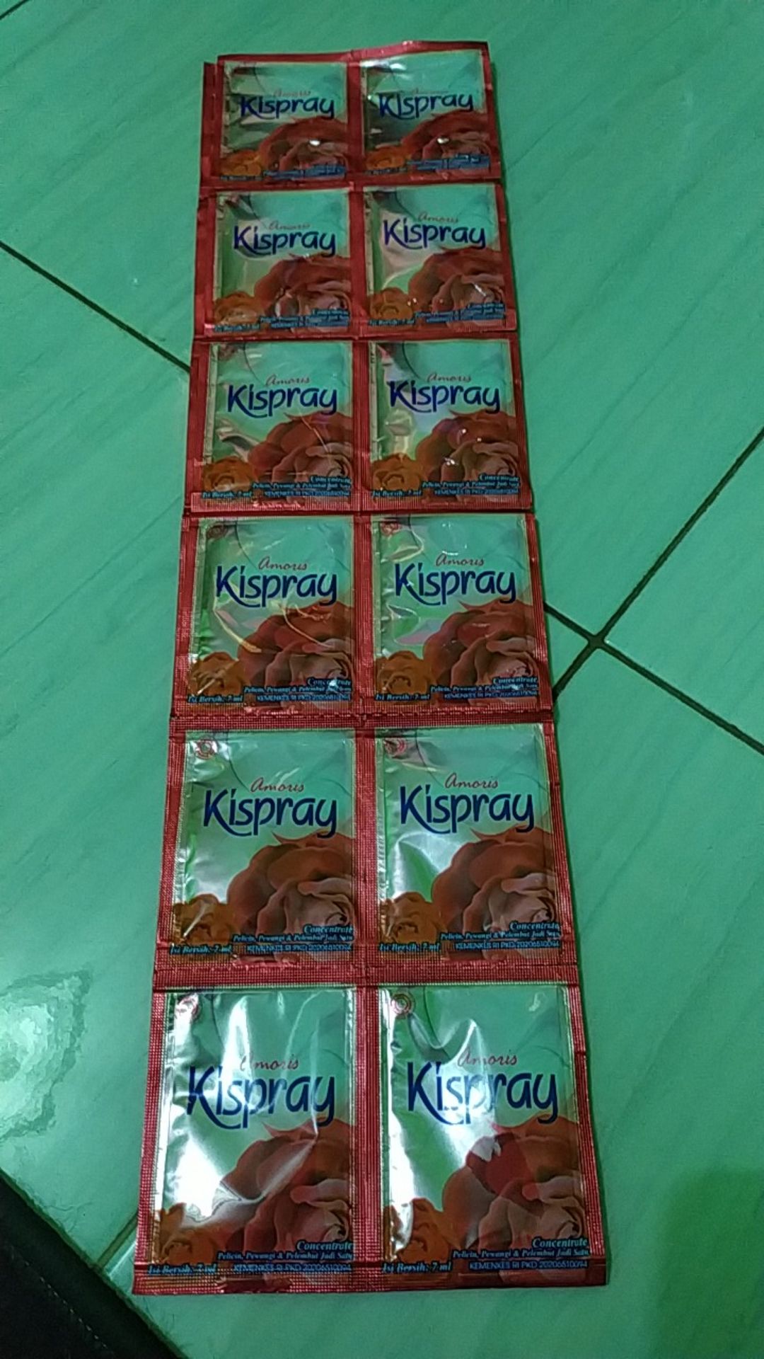 Kispray Pakaian Sachet Srenceng 12 Pcs X 7 Ml